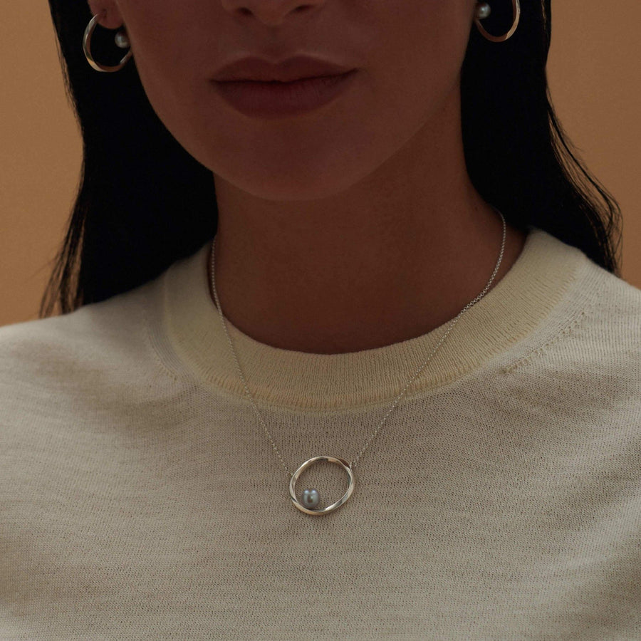 Salha Necklace + Gray Pearl - Atelier Té
