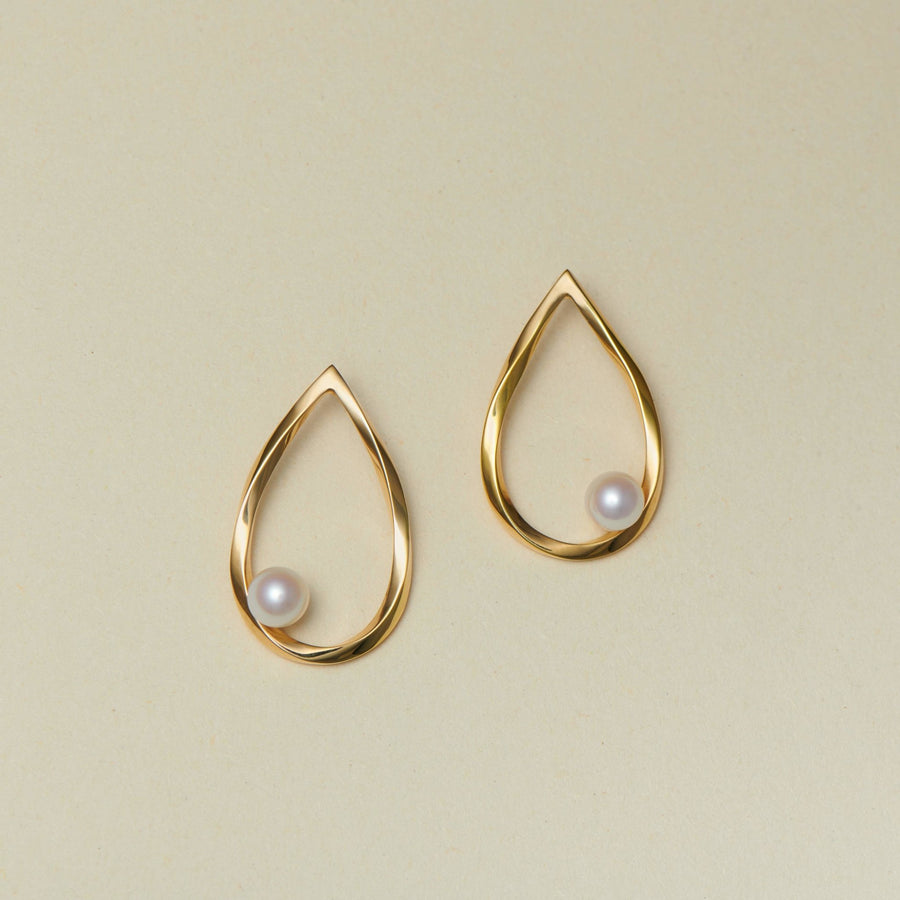Sumaya Earring Gold + White Pearl - Atelier Té